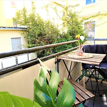 Homie Schiestlstrasse - Moderne Altbauapartments, Nahe Stadtzentrum & Weinberge 아파트 뷔르츠부르크